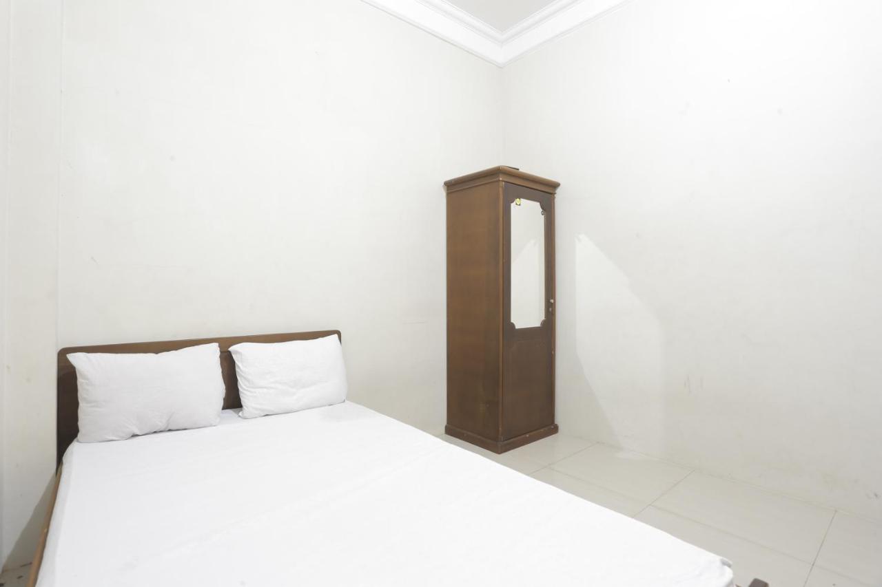 Oyo 93119 Guest House Leo Patra Muara Badak Exterior photo