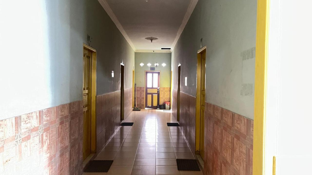 Oyo 93119 Guest House Leo Patra Muara Badak Exterior photo