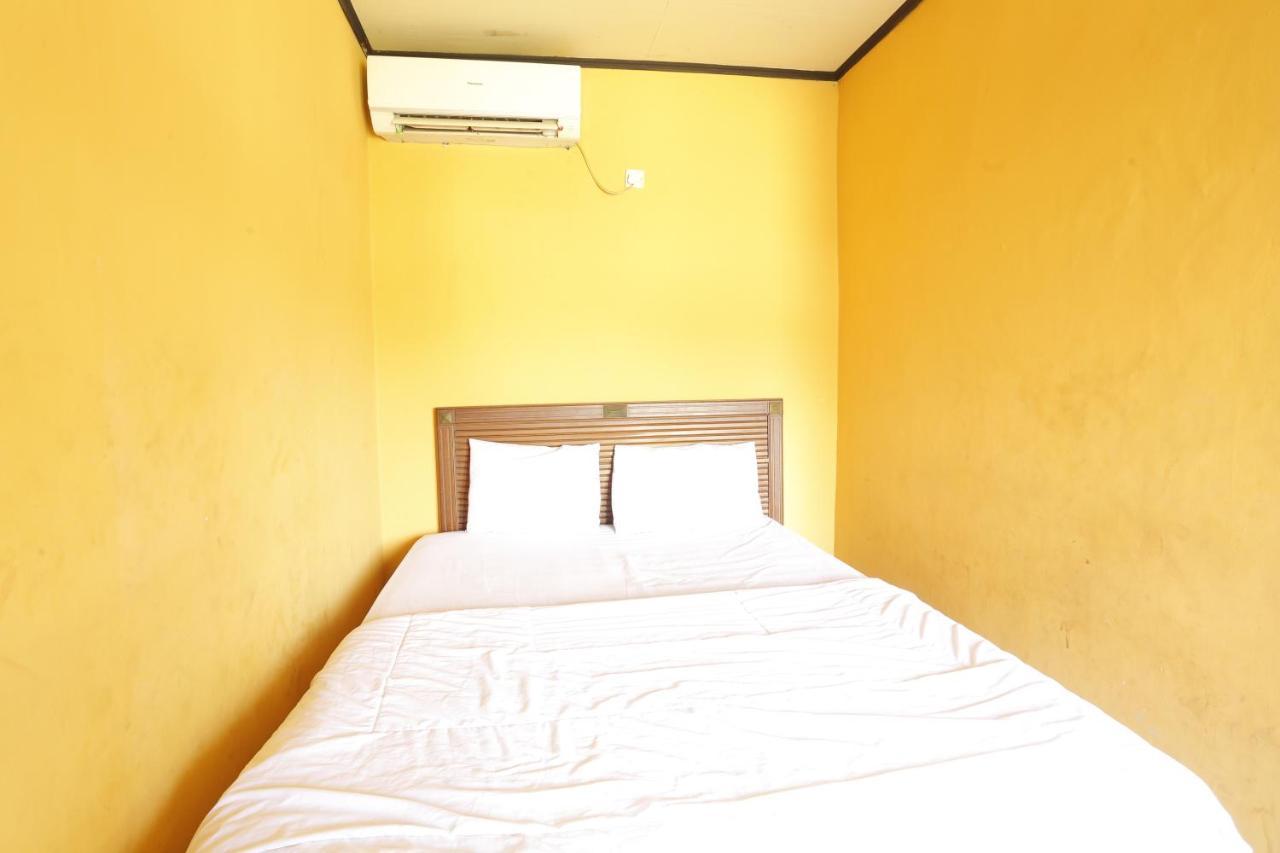 Oyo 93119 Guest House Leo Patra Muara Badak Exterior photo